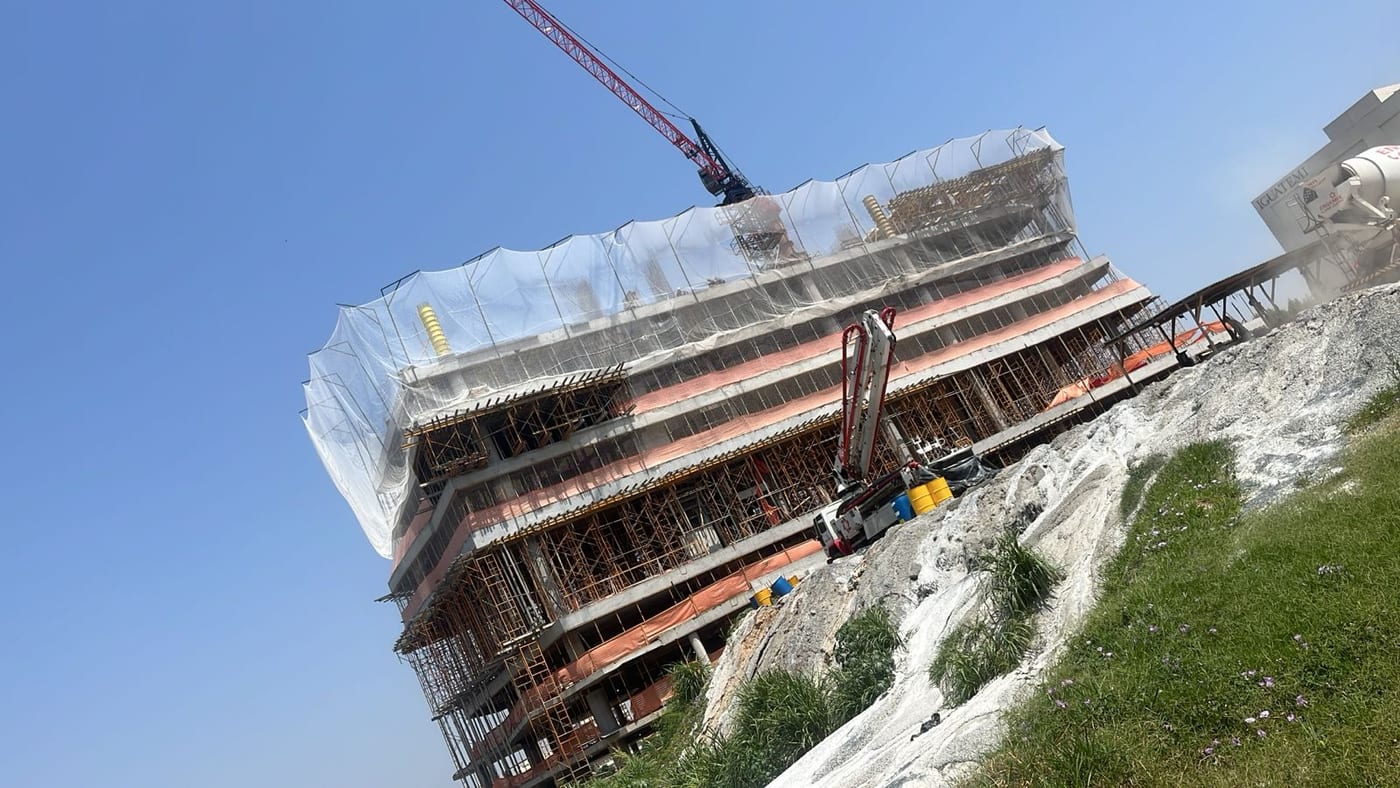 Obra com proteção coletiva instalada pela JTF